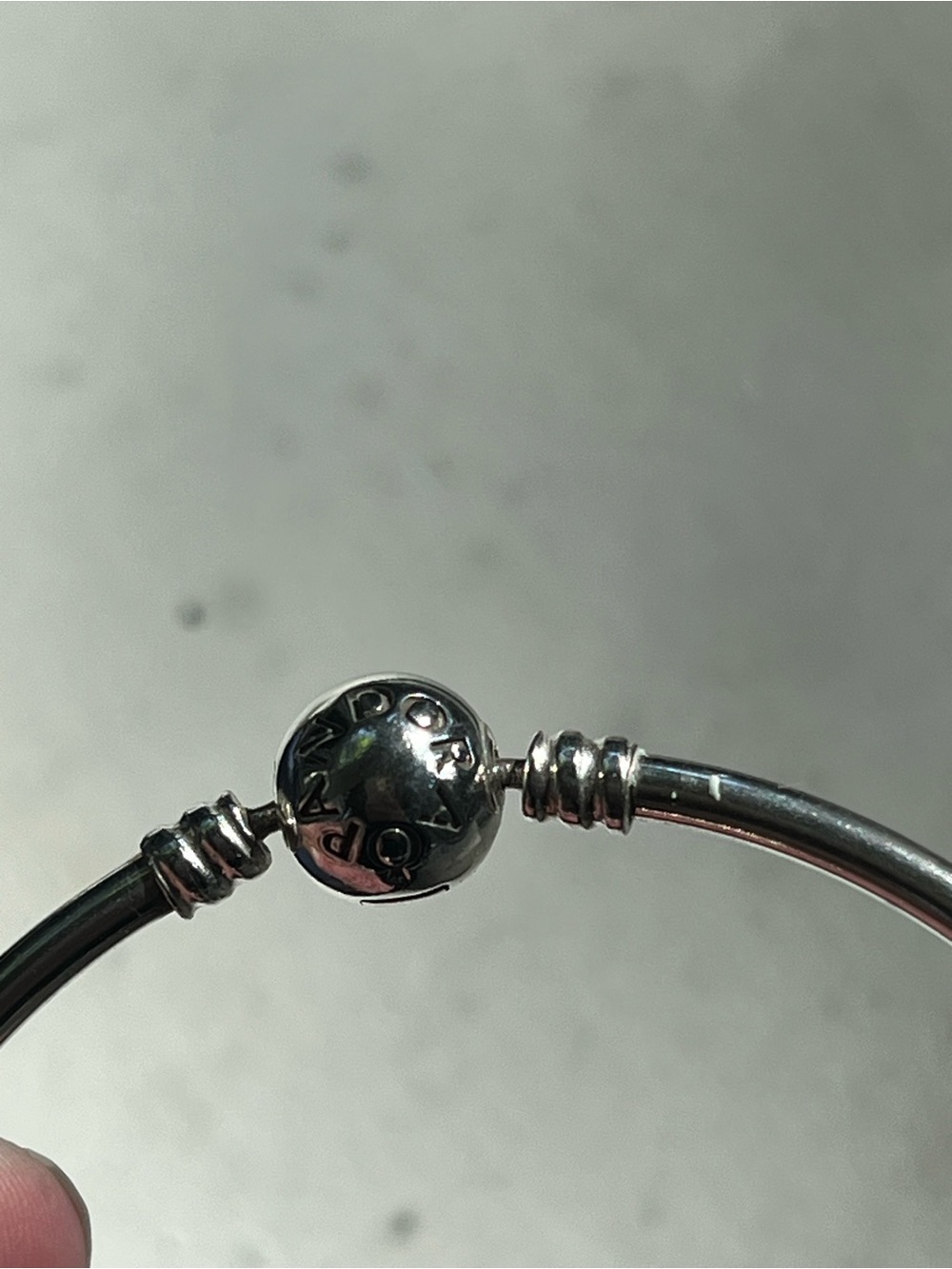 Pandora round clasp bangle - Picture 2 of 4